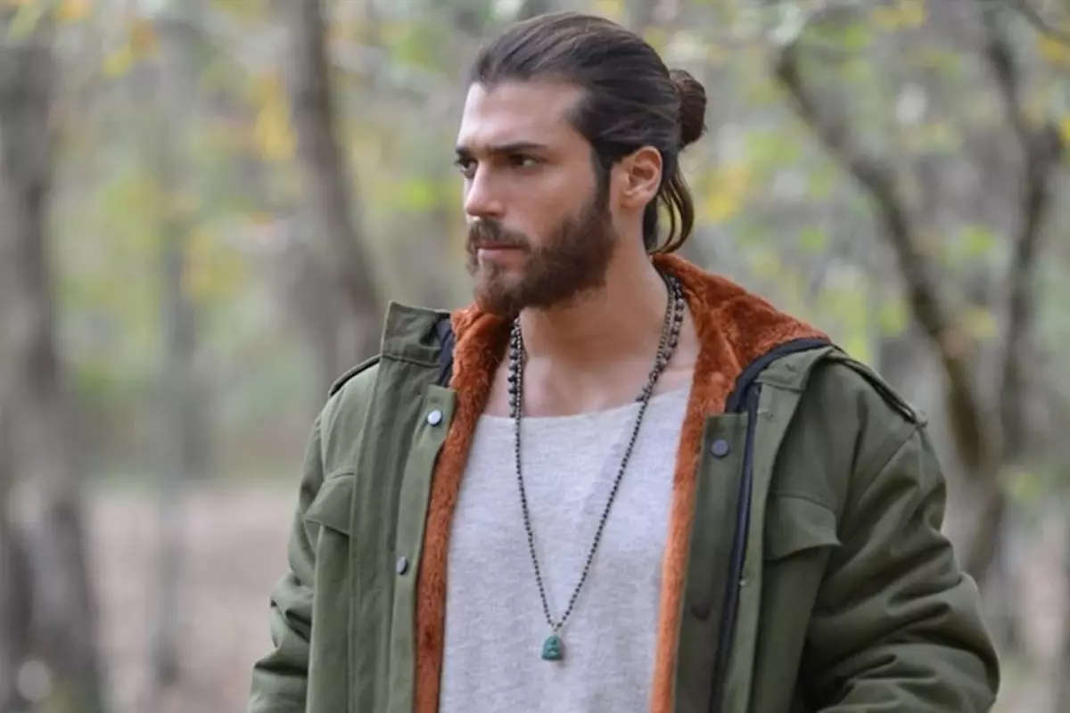 İtalya’yı ülkesine tercih eden Can Yaman sevgilisiyle Bodrum’da