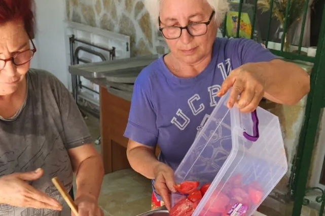 İzmir’in Seferihisar ilçesine bağlı Gölcük Köyü’nde kadınlar, Birleşmiş Milletler Kadın