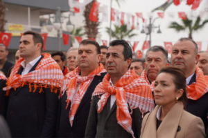 Seferihisar ve Menderesli üreticiler mandalina fiyatlarına isyan etti. Zincir marketlerin