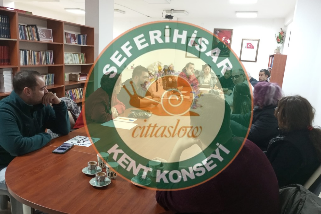 Seferihisar Kent Konseyi Seçim Tarihi Belli Oldu: Başkan Ege’den ‘Siyaset Üstü’ Çağrı Seferihisar Kent Konseyi, Genel Kurul ve seçim tarihini 23 Aralık