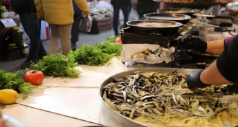 Seferihisar’da kültür buluşması: 4. Hamsi festivali coşkuyla sürüyor