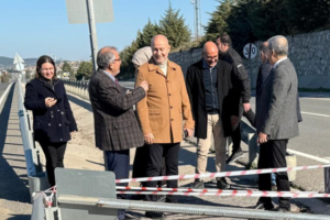 Seferihisar'da İMKB Anadolu Teknik Meslek Lisesi önünde yıllardır süren trafik