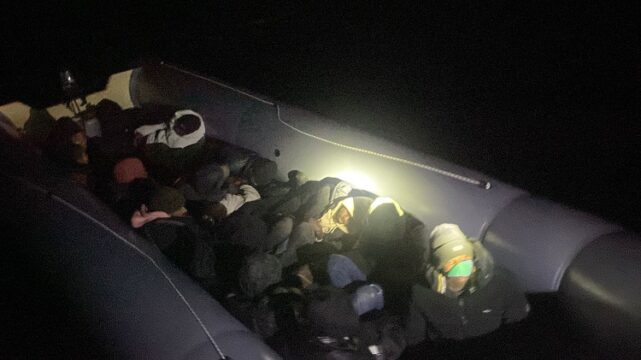 İzmir’in Seferihisar ilçesi açıklarında yasa dışı yollarla yurt dışına çıkmaya