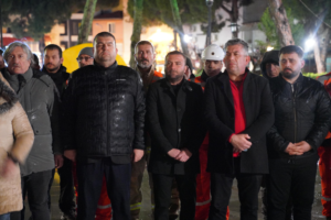 Seferihisar’da 6 Şubat depreminin yıl dönümü dolayısıyla saat 04.17’de Cumhuriyet