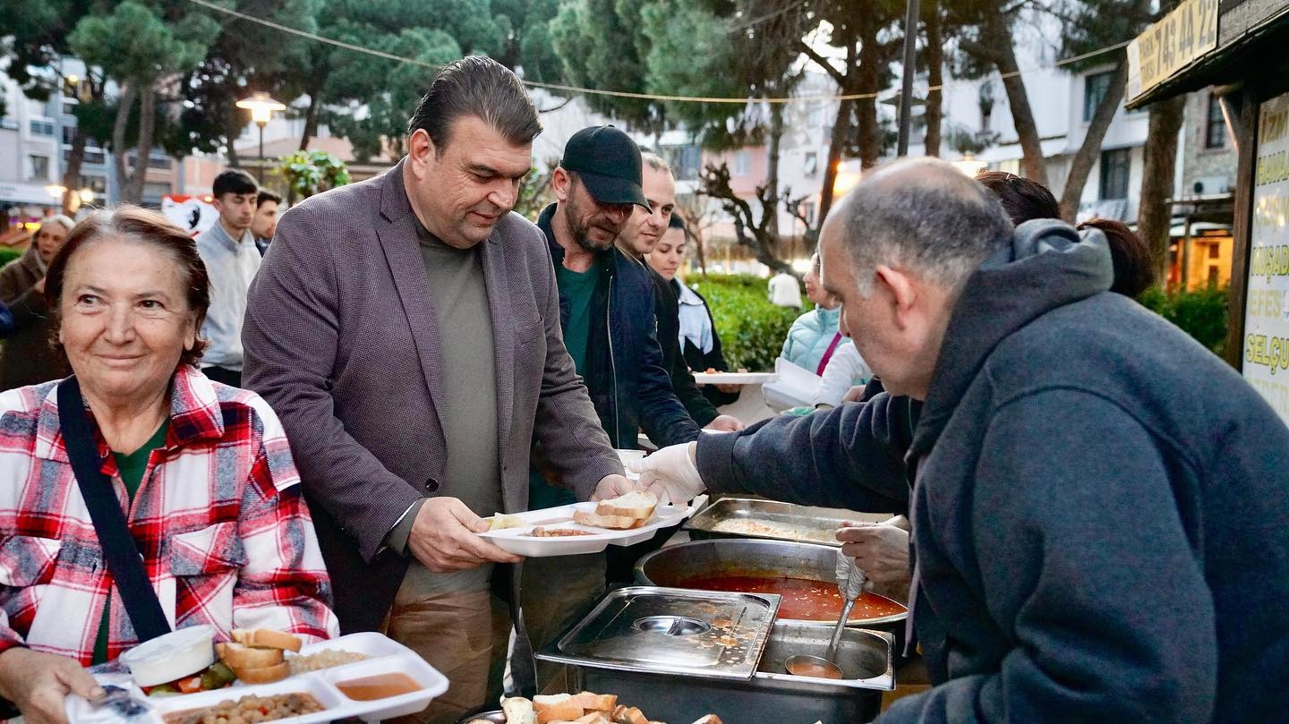 Seferihisar'da kurulan aşevleri, Ramazan ayı boyunca her gün 800 kişiye
