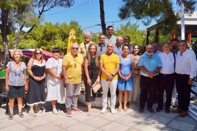 Seferihisar Belediye Başkan Vekili Fuat Gümüş, düzenlediği basın açıklamasında kurumsal