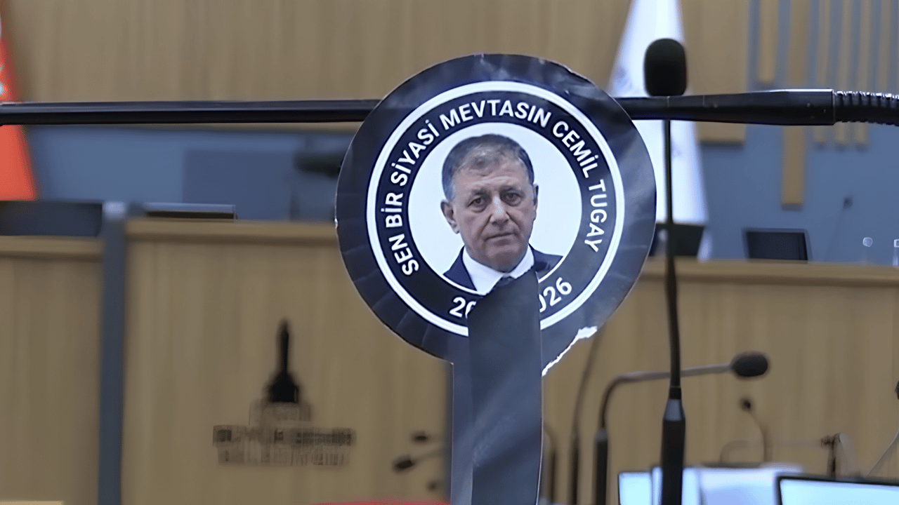 İzmir Büyükşehir Belediye Meclisinde çoğunluk sağlanamadı: Oturum ertelendi İzmir Büyükşehir Belediye Meclisi, CHP ve meclis üyelerinin oturuma katılmaması