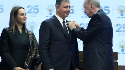 Cemil Tugay’dan AK Parti çatısı altında ilk mesaj: İzmir’i ayağa kaldırmak için yola çıkıyoruz AK Parti saflarına geçen İzmir Büyükşehir Belediye Başkanı Dr. Cemil