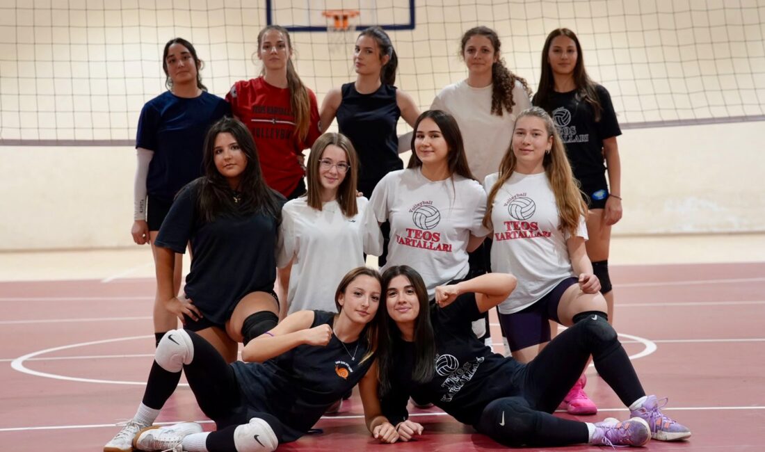 Teos Kartalları parkede fırtına gibi esiyor: 6 maçta 6 galibiyet Seferihisar Teos Kartalları Spor Kulübü voleybol takımı, aralarında Eczacıbaşı'nın da