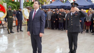 Seferihisar’da Cumhuriyet Bayramı coşkusu resmi törenle başladı Seferihisar'da 29 Ekim Cumhuriyet Bayramı'nın 103. yıl dönümü kutlamaları, Cumhuriyet